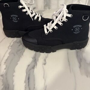 Hermès Itineraire ankle boot; Black High-Top Sneakers